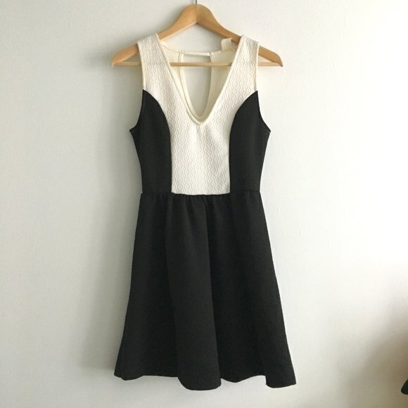 Francesca's Birdcage Anthropologie Black White Color Block V Neck Dress …‎ - Picture 1 of 5